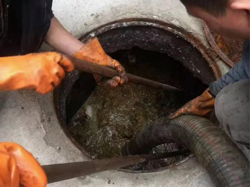 库伦清理化粪池时如何避免沼气的危害?